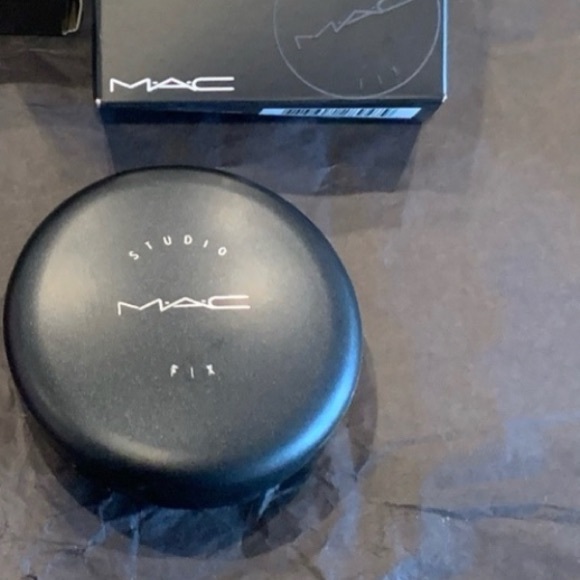 Mac Studio Fix C5 Foundation - Picture 2 of 5